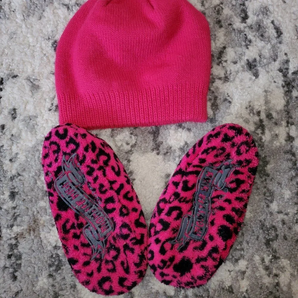 Monster High Girls Beenie Hat and Slippers ~~~